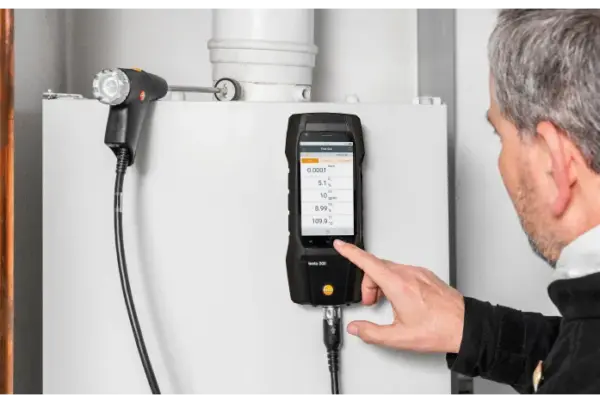 testo-300-se-longlife-uk-application-image Testo 300 Black Edition Rookgasanalyser